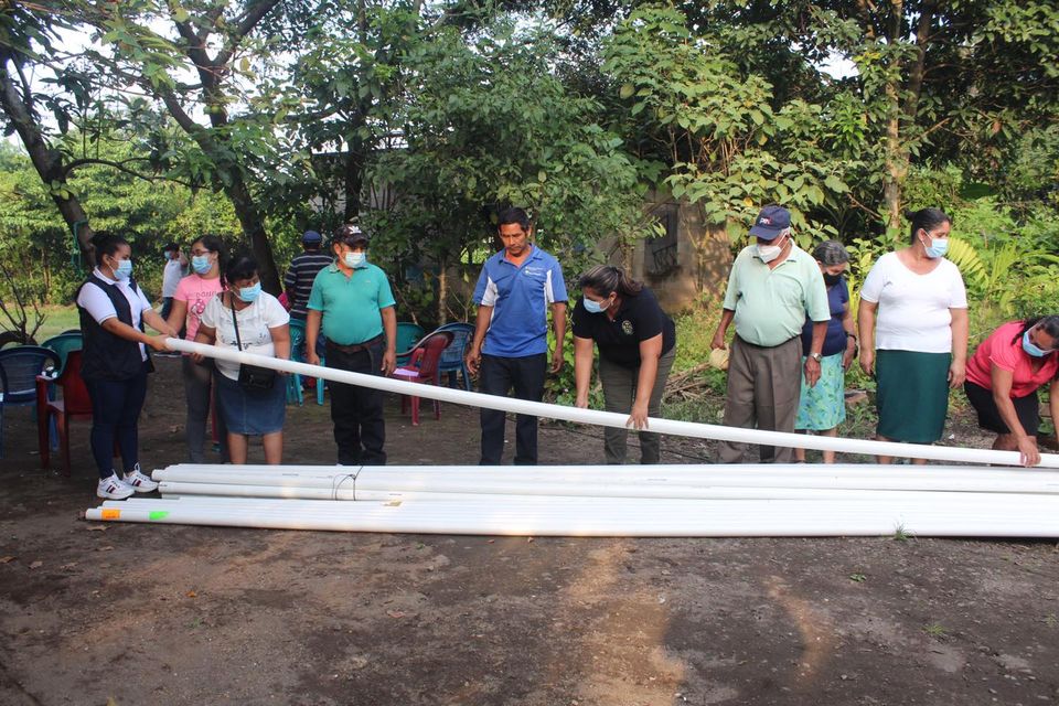 Entrega de materiales PVC en Comunidades Unidas de cantón Cuyagualo