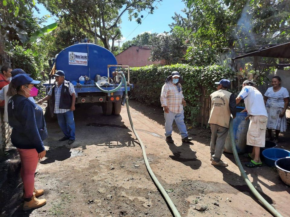 Colonias Benalmadena y El Rosario se suman a las beneficiadas con entrega de agua potable gratis