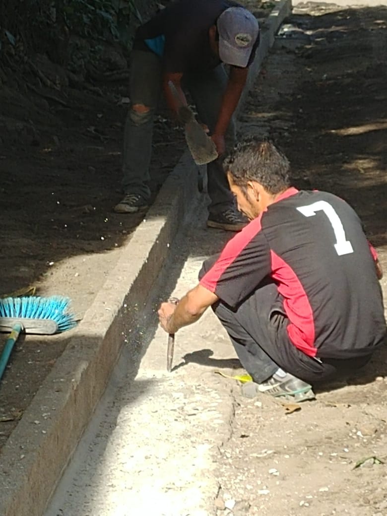 Avanza reparación de cordón cuneta y pavimentación en pasaje Rodas